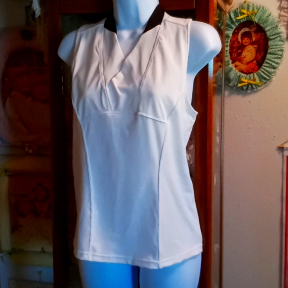 Like NEW, NIKE,Dri-fit,White with Black Trim,Tank-Style,Top with Built in Bra💥